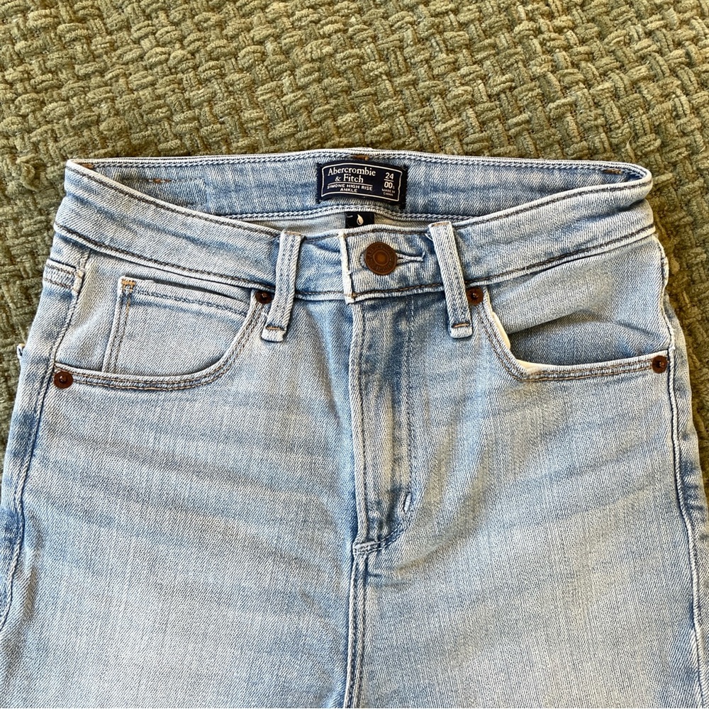 Abercrombie & Fitch Simone High Rise Ankle Jeans 00 short